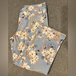 Nine West Floral Capris Size 8